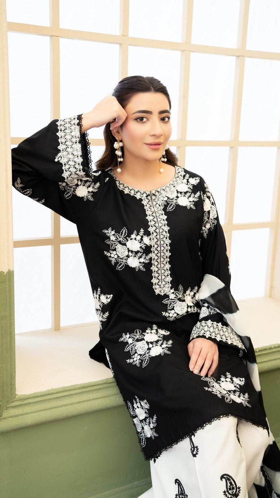ZARA SHAHJAHAN UNSTITCH LAWN EMBROIDERED 3PC (E302)