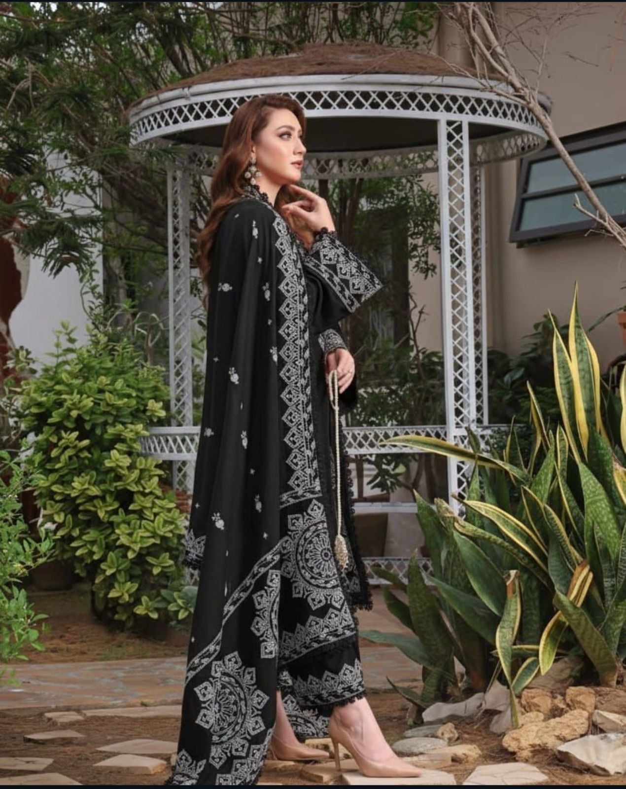 ANEELA’s UNSTITCH LAWN EMBROIDERED 3PC (E252)
