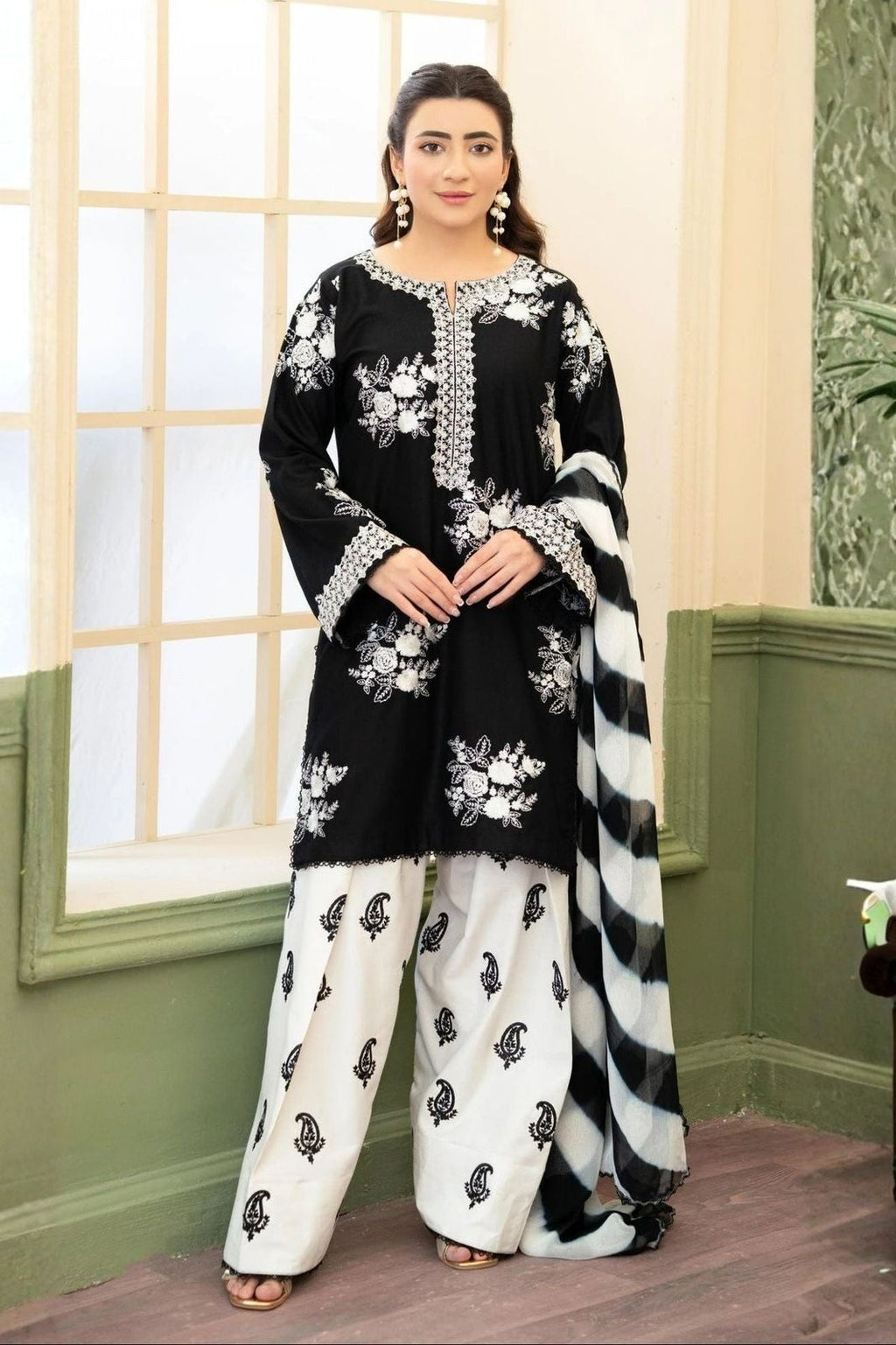 ZARA SHAHJAHAN UNSTITCH LAWN EMBROIDERED 3PC (E302)