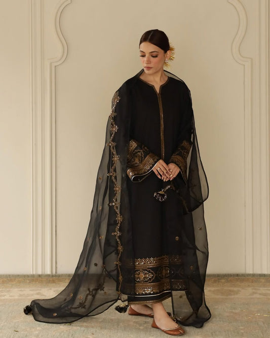 DYOT UNSTITCH LAWN EMBROIDERED 3PC (E211)