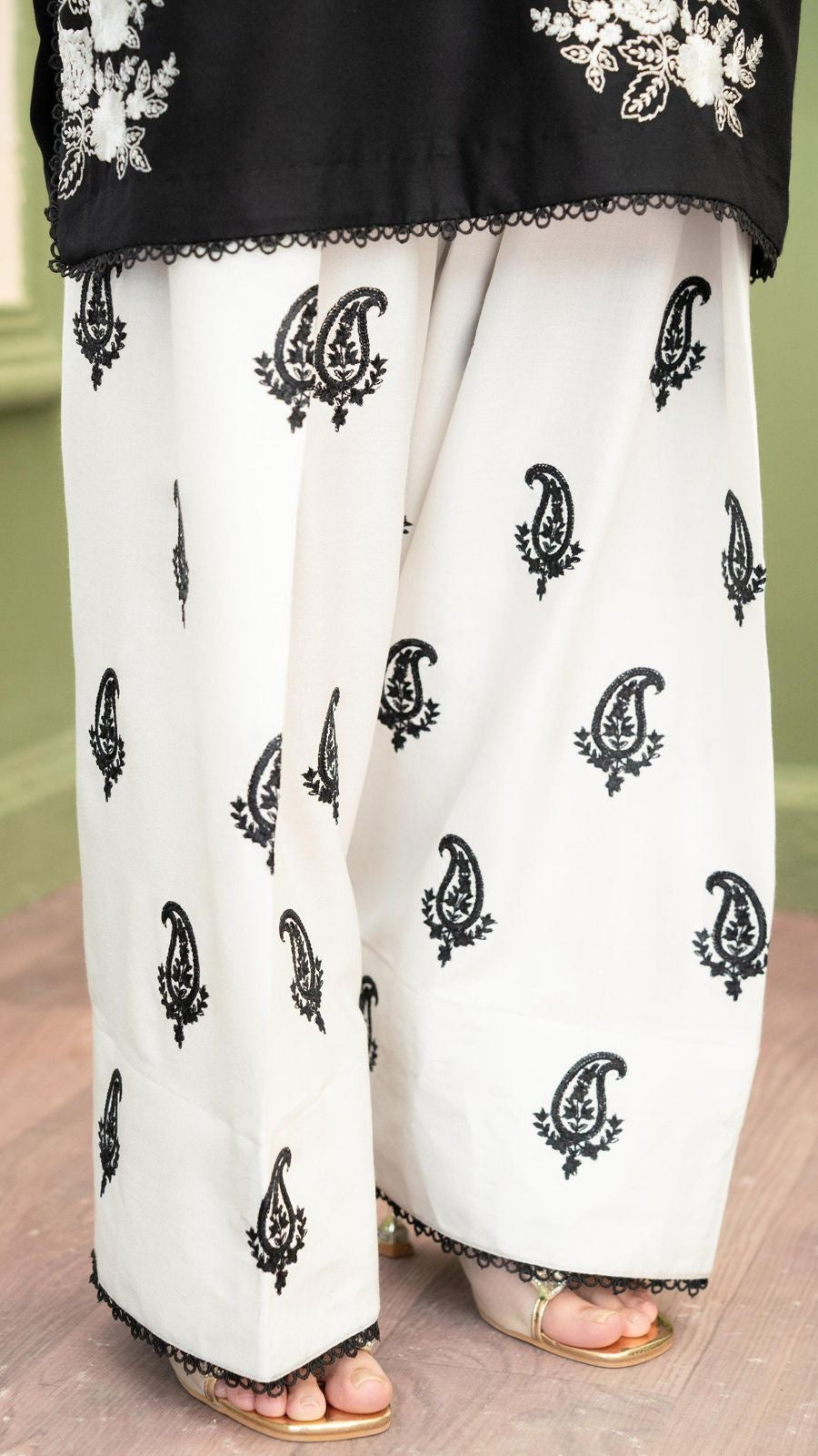 ZARA SHAHJAHAN UNSTITCH LAWN EMBROIDERED 3PC (E302)